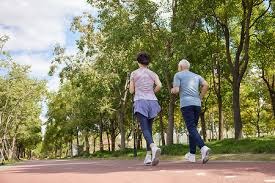 C罗晒抵达葡萄牙国家队的照片引热议，球迷：摄影师水平不咋样